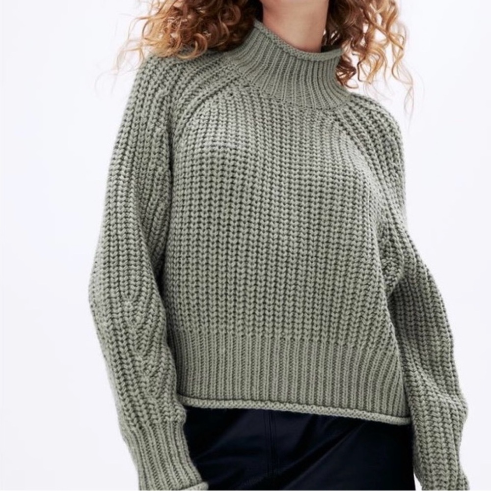Cozy Cottagecore H&M Size Medium Chunky Knit Mock Turtleneck Sweater Sage Gray
